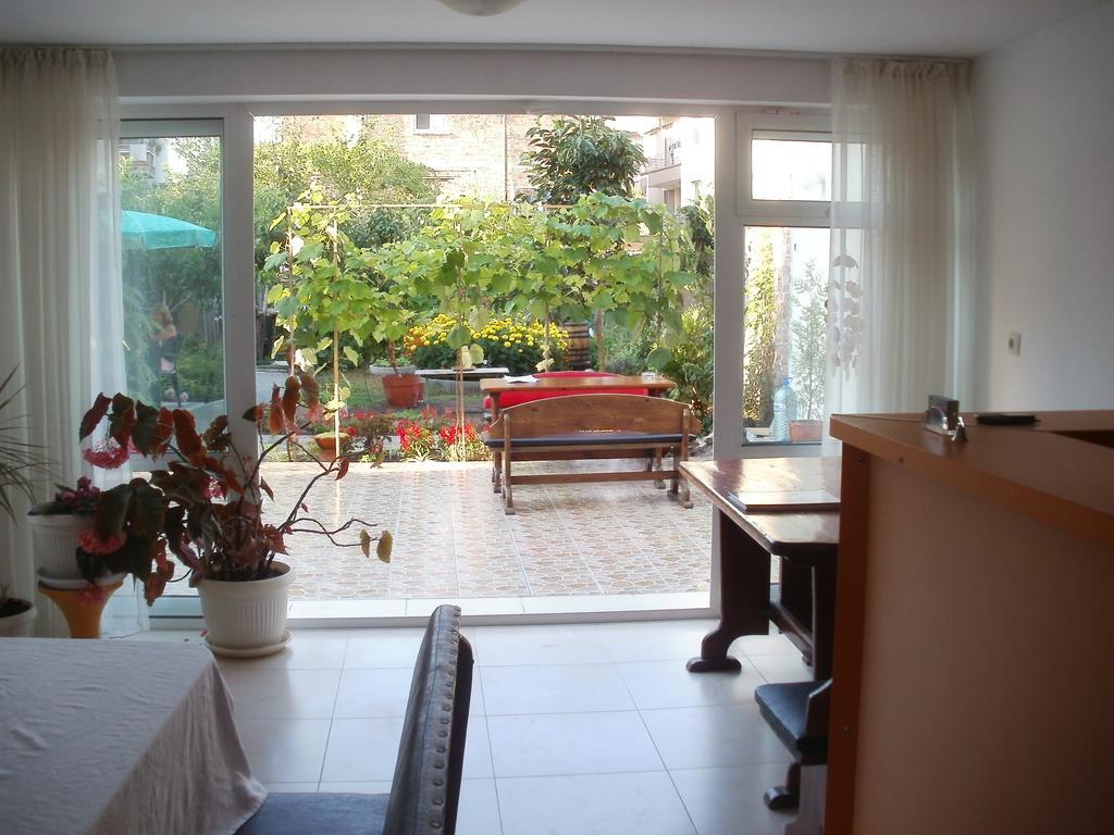 Veda Guest House Pomorie Exterior photo
